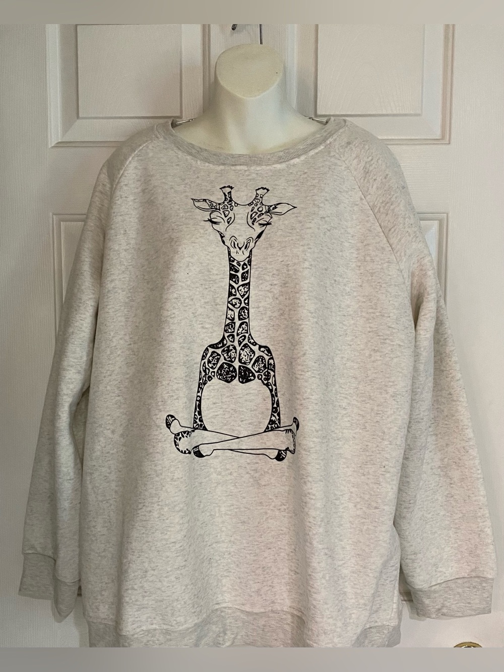 LA SOUL-Light Gray Sweatshirt with Black Giraffe Graphic Size 3X